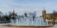 Впервые после зимы в Мариуполе запустили светомузыкальный фонтан