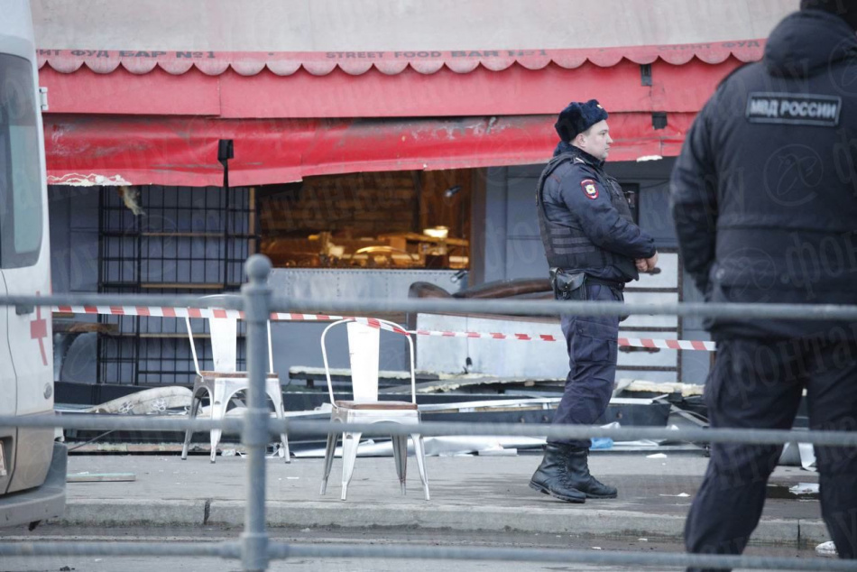 «Было под 100 человек, спикеру вручили статуэтку»: очевидец взрыва в кафе Петербурга рассказала, как все произошло