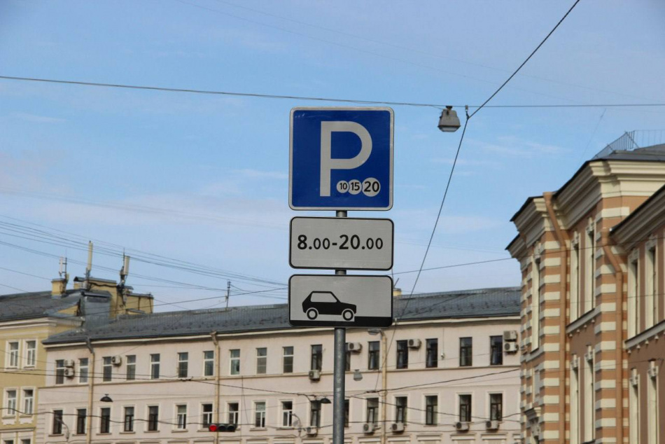 Зону платной парковки на Петроградке оборудуют дорожными знаками до 1 июля