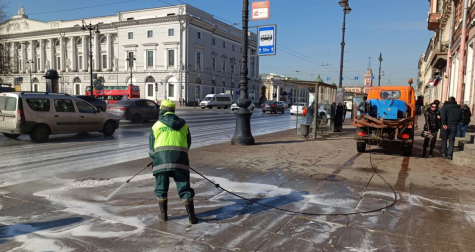 На мытье Петербурга за неделю потратили 13 тыс. литров шампуня