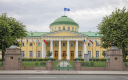 Флаг Украины сорвали в Петербурге у Таврического дворца 