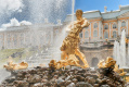 В Петергофе в эти выходные под «Гимн Великому городу» запустили фонтаны