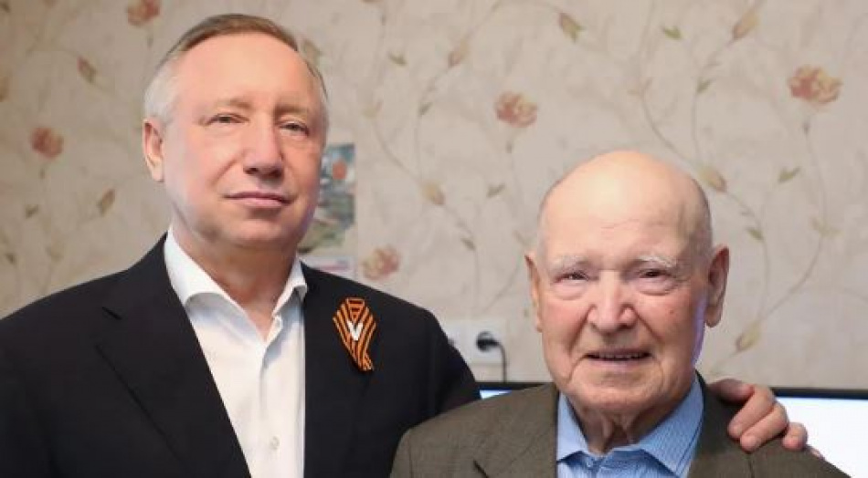 Беглов поздравил 95-летнего ветерана Володина с Днем Победы