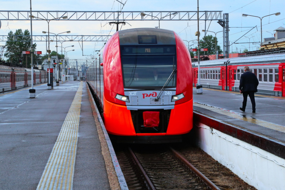 На Московском вокзале поезд несколько метров тащил за собой пассажира