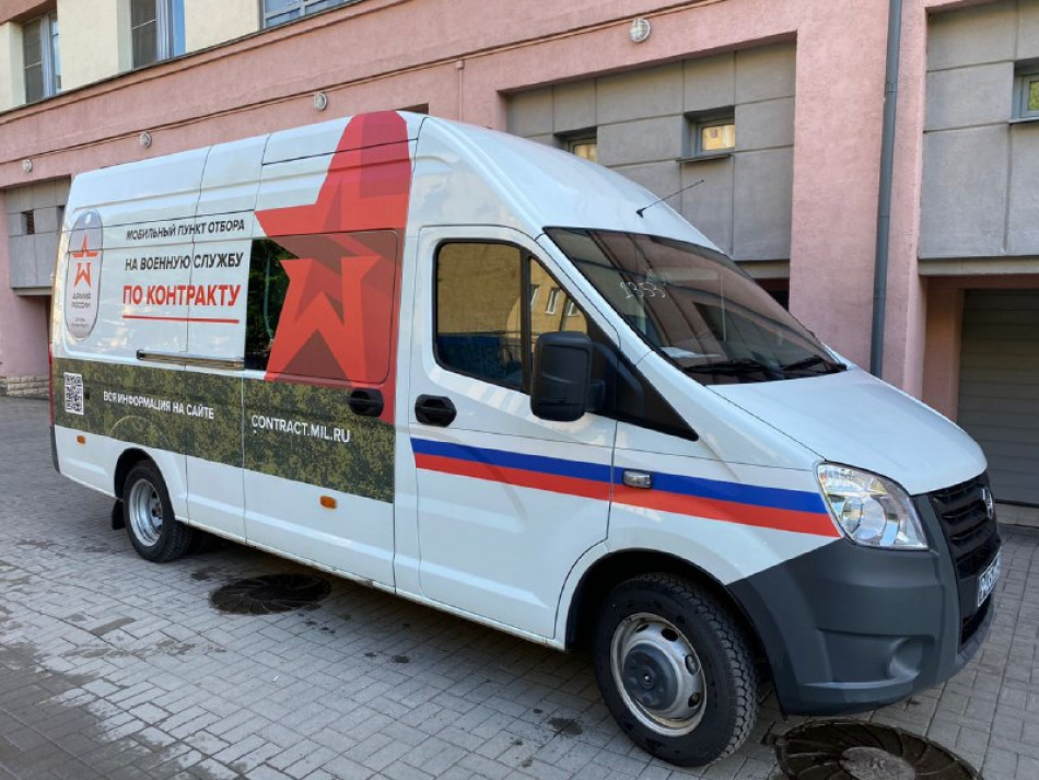 Ленобласть запускает агитационный автомобиль с рекламой службы по контракту 