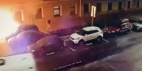 Взрыв электросамоката на тротуаре в Петербурге попал на видео