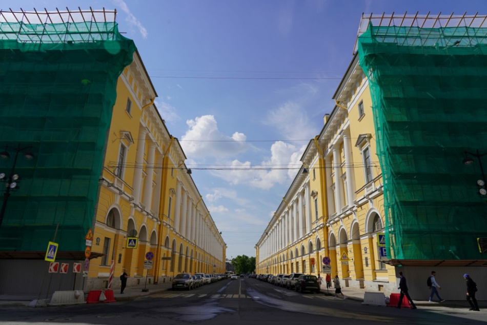 До конца года на площади Островского отреставрируют несколько фасадов