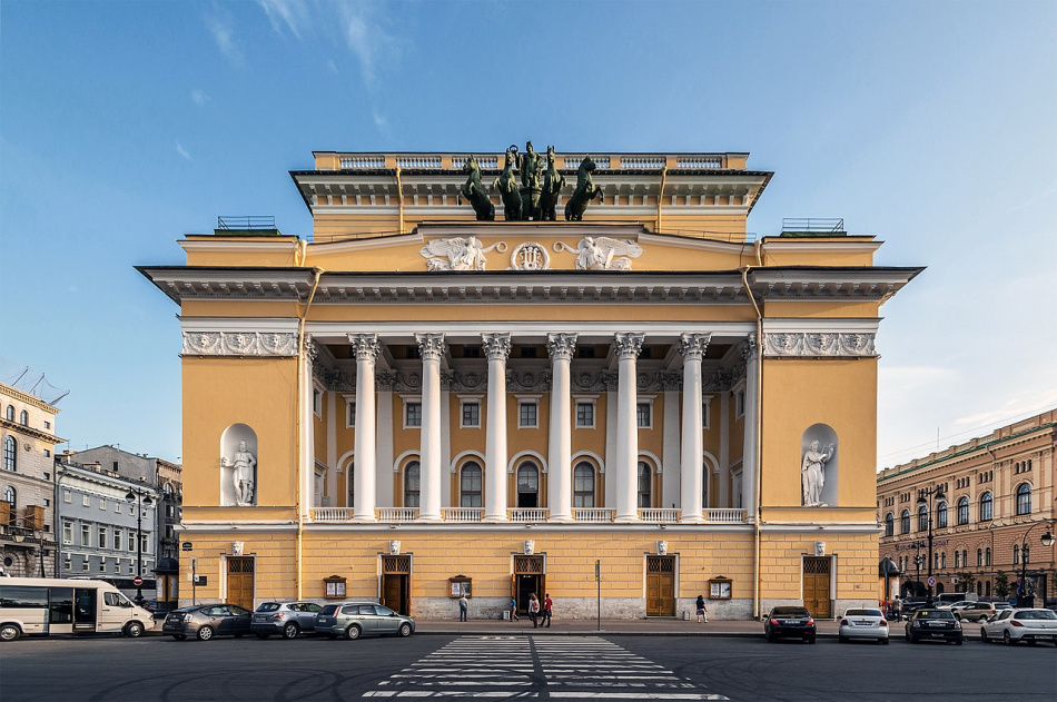 Почти 3 млн рублей потратит Александринский театр на афиши, флаеры и визитки 