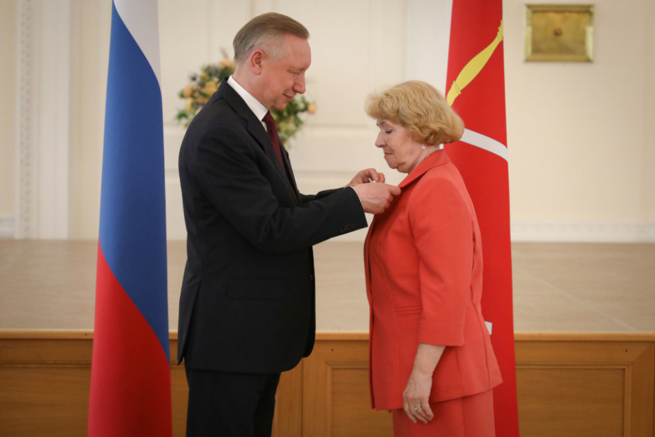 Лучшим медработникам Петербурга вручили премии