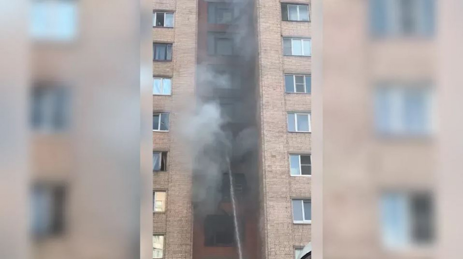 Три человека попали в больницу после пожара в общежитии на Авангардной