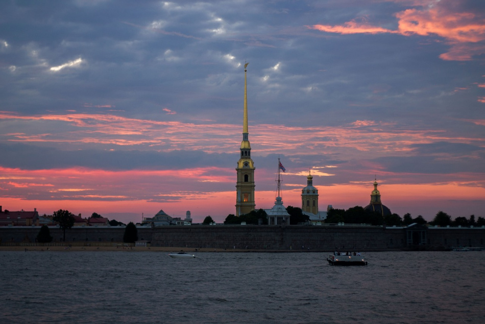 Стало известно, сколько стоит отдохнуть в Петербурге в тёплое время года