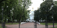 Все парки и скверы закрыли в Петербурге из-за порывистого ветра Все парки и скверы закрыли в Петербурге из-за порывистого ветра