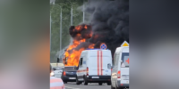 Лазурный автобус-гармошка сгорел на Белградской улице