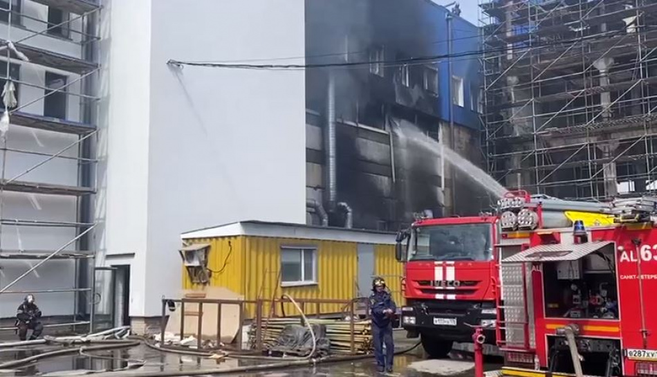 Прокуратура выяснит, из-за чего начался пожар на складах в Парнасе