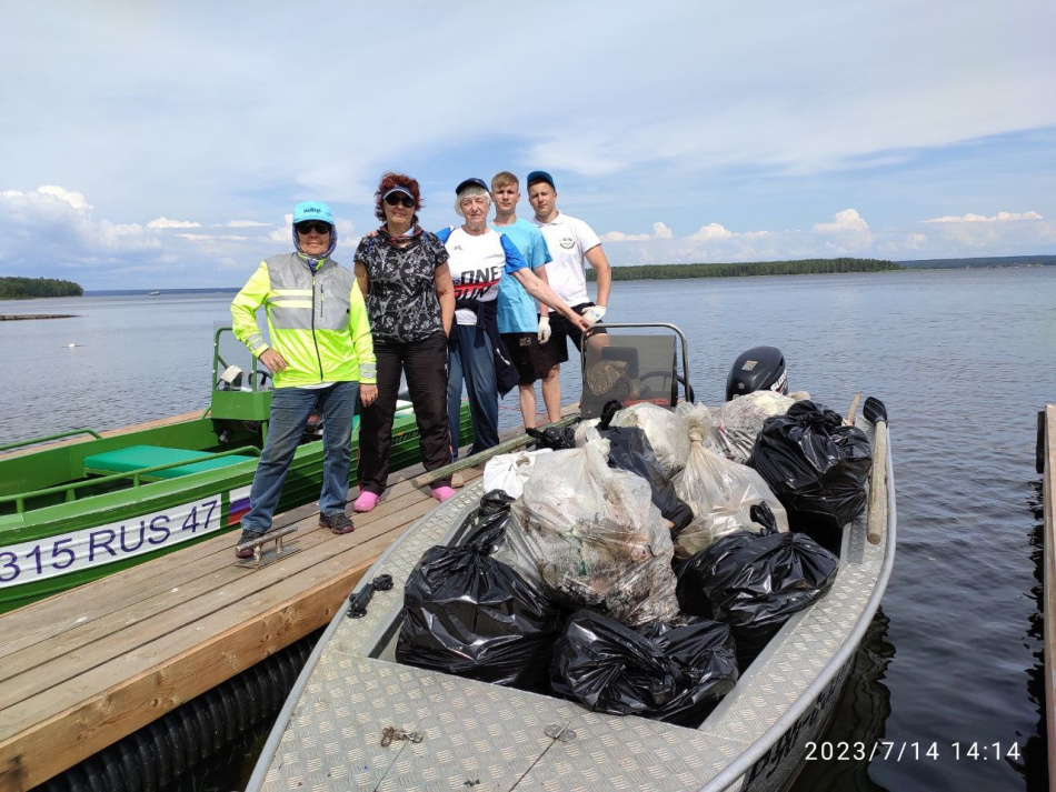 Волонтеры Ленинградского отделения ВООП очистили заказник «Берёзовые острова» от мусора