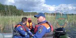 Спасатели вызволили заплутавшего рыбака на озере Отрадное под Приозерском