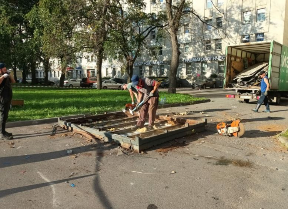 Девять точек по продаже табака и алкоголя снесли в Петербурге