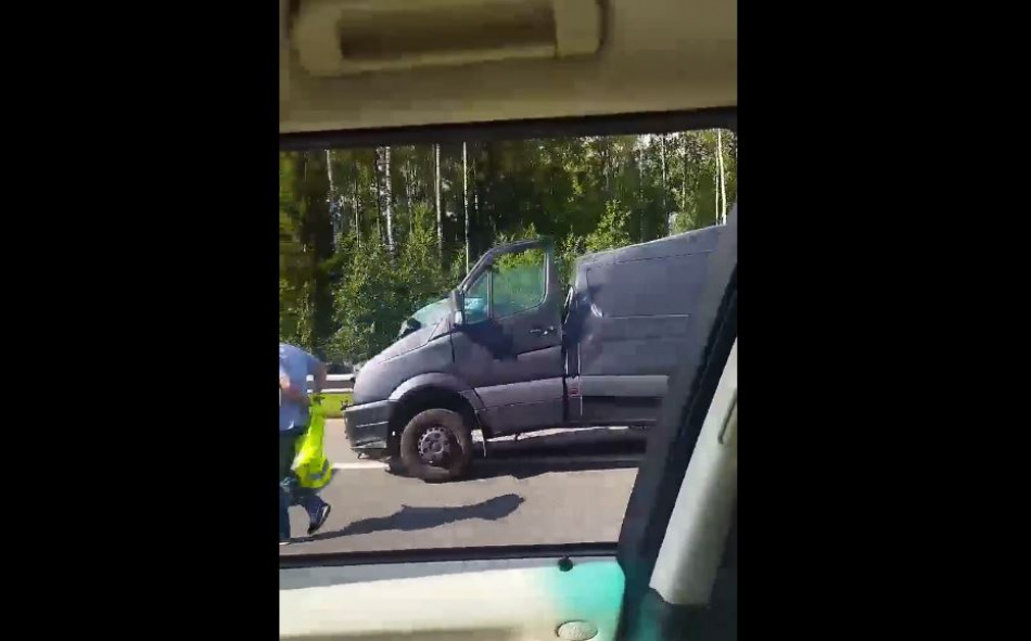 Трое детей пострадали в ДТП с самосвалом на трассе Петербург – Псков
