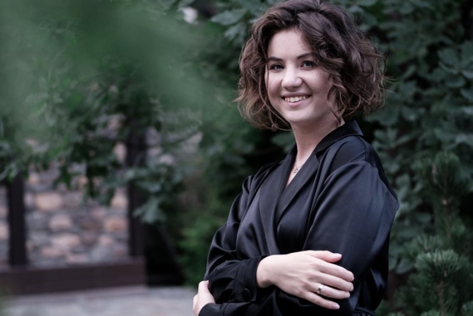 «Наша задача – влюбить гостей в российское вино»: Ангелина Низамова о выставке «Виноиндустрия 2024»