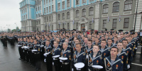 В честь 80-летия суворовских училищ в Петербурге зажгут Ростральные колонны 