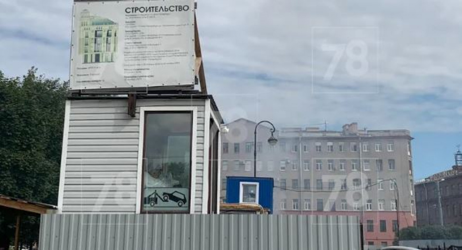Бытовка сгорела напротив Морского вокзала в Петербурге
