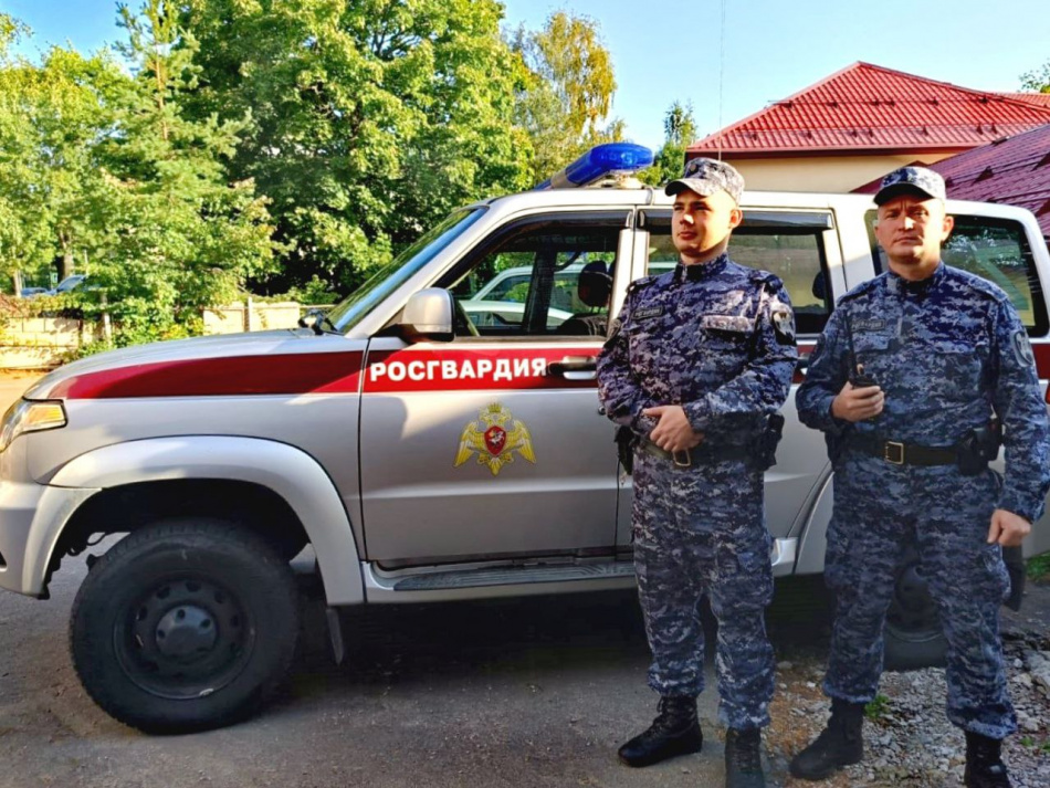 Во Всеволожске росгвардейцы экстренно доставили роженицу в больницу