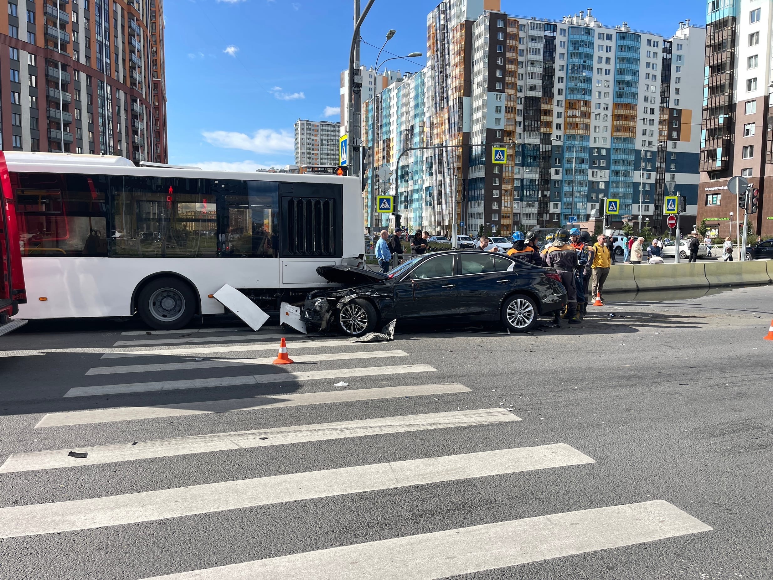 На Комендантском проспекте произошло ДТП с участием автобуса