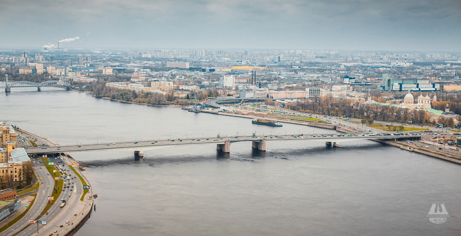 В Петербурге ограничат движение по мосту Александра Невского 