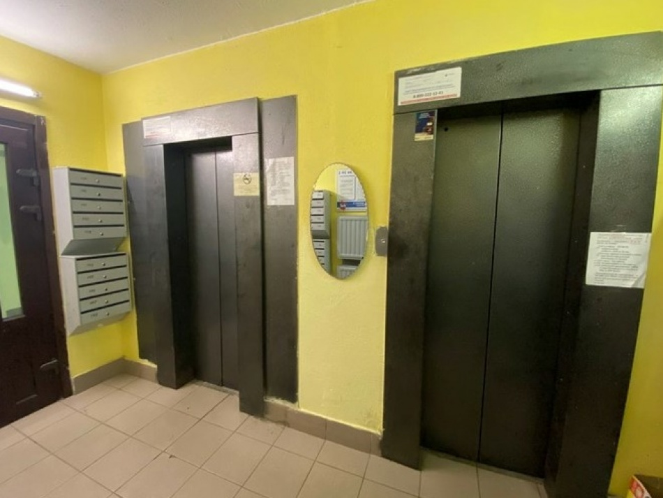 Против вандалов, ломающих лифты в Мурино, возбудили уголовное дело