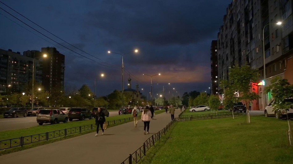 Прибрежную улицу в Рыбацком осветили 146 новых фонарей