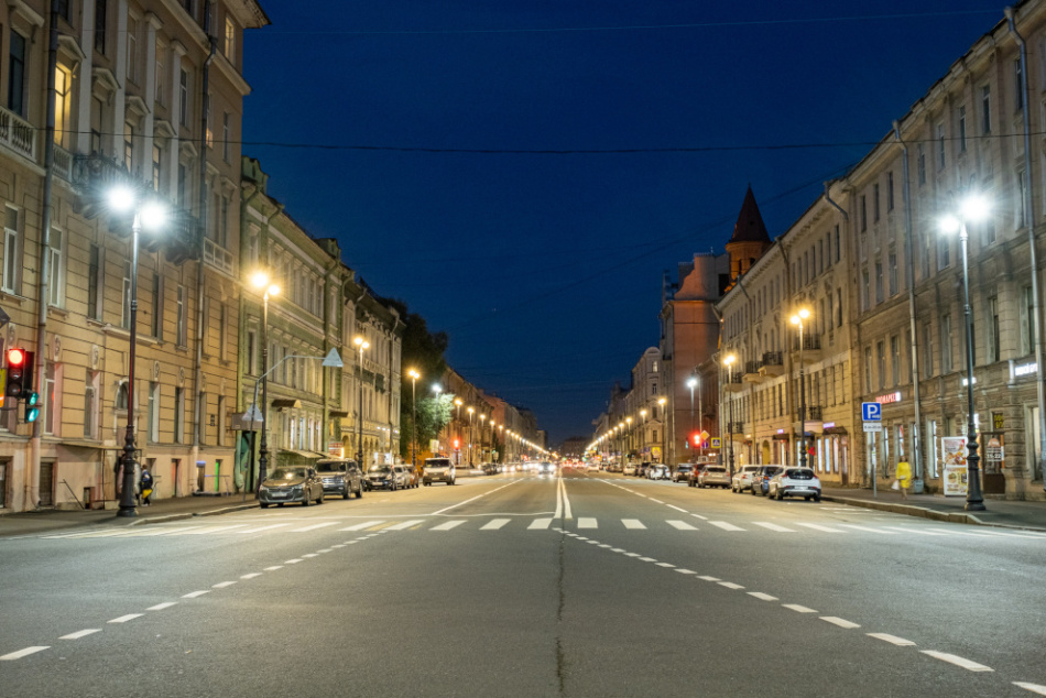 В Петербурге новое освещение получила улица Декабристов