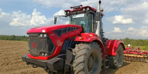 Тракторный завод в Петербурге выпустит меньше машин из-за удешевления зерна