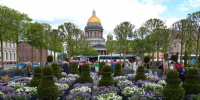 Сад-трансформер открыли на Синем мосту в Петербурге 