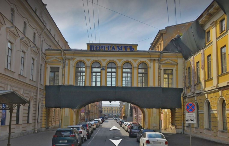 Долги вынуждают "Почту России" продать Главпочтамт в Петербурге