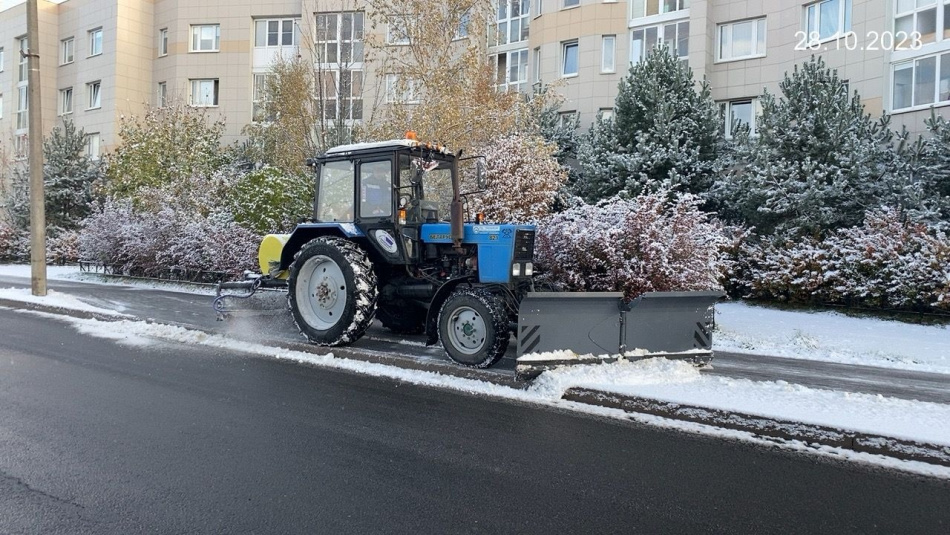 Почти 600 единиц техники работает 28 октября на улицах Петербурга