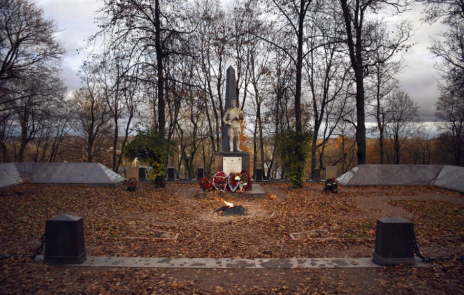 Красное село мемориальный комплекс Братская могила. Красное село мемориал Братская могила. Братская могила СПБ красное село. Мемориал Братская могила советских воинов Санкт Петербург.