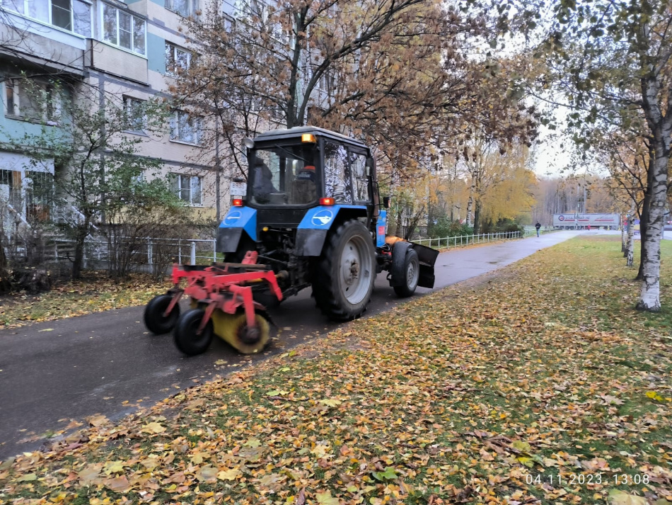 Петербуржцы жалуются на уборку песка на Васильевском острове после песчаной бури