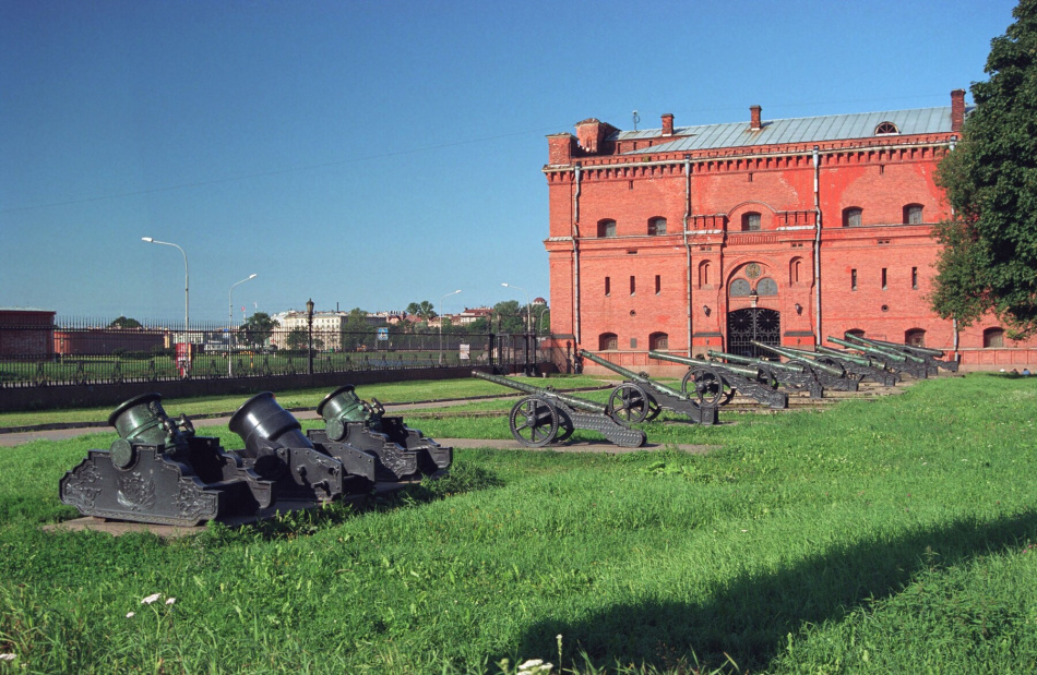 Трофеи из зоны СВО привезли в музей артиллерии Петербурга