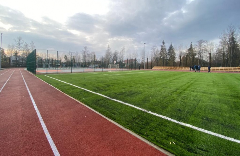В поселке Петро-Славянка капитально отремонтировали стадион
