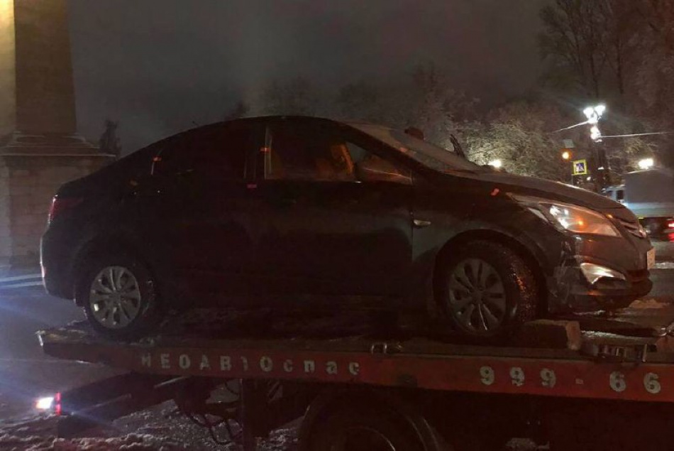 В Гатчине поймали таксиста-мигранта без лицензии и водительского удостоверения