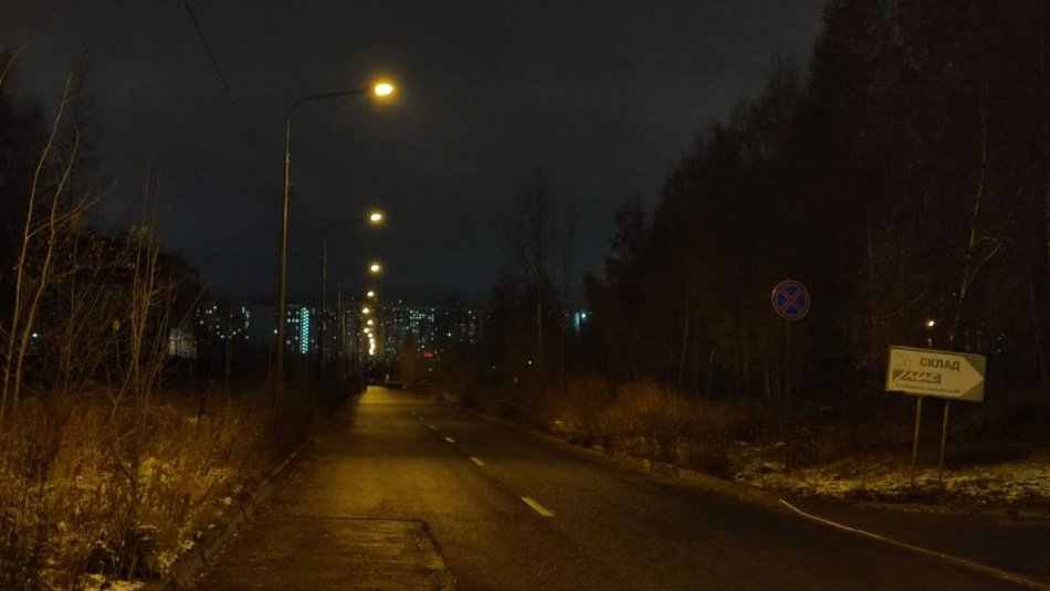 Два переулка в промзоне Выборгского района получили освещение