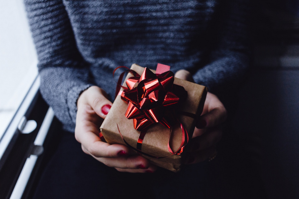 Новогодние подарки: идеи подарков близким, недорогих, но милых и душевных