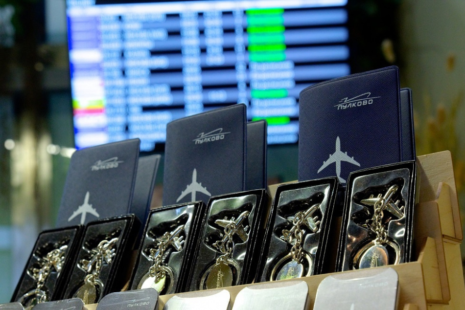 Пассажиры аэропорта Пулково чаще всего покупают воду, ручки, брелоки, футболки и монпансье