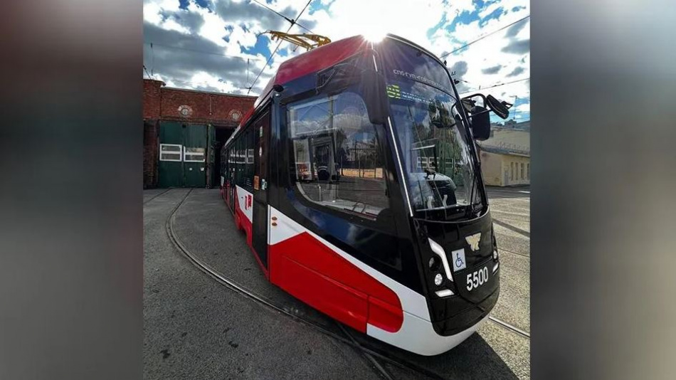 В Петербург досрочно доставили 14 трамвайных вагонов с искусственным интеллектом