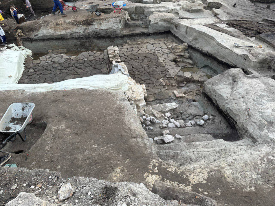 В Петербурге раскопали остатки допетровских сооружений города Ниена
