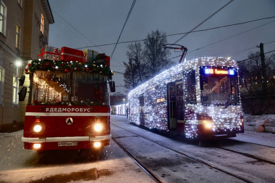 На улицы Петербурга вышли «новогодние» автобусы, троллейбусы и трамваи