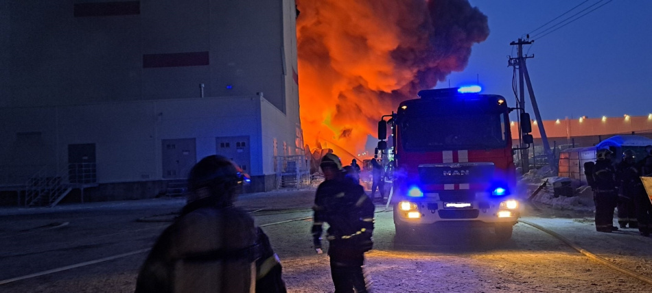 Продолжаются поиски 12 сотрудников сгоревшего склада Wildberries в Петербурге