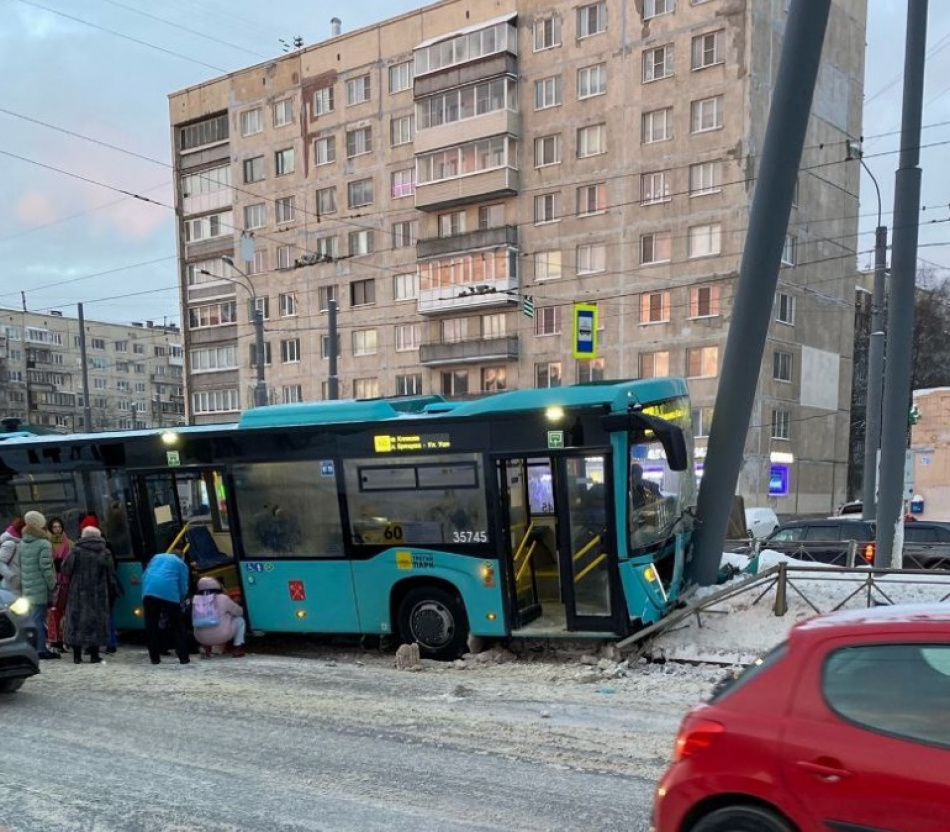 Пострадавшие в ДТП с автобусом на Светлановском проспекте получат страховые  выплаты