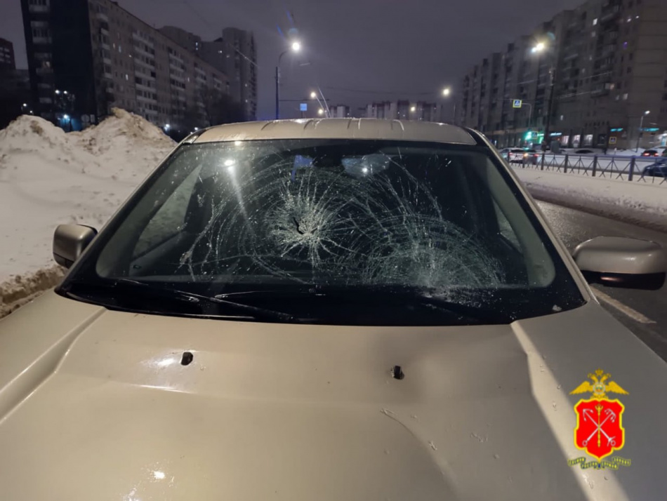 Land Rover сбил мужчину на пешеходном переходе в Петербурге 