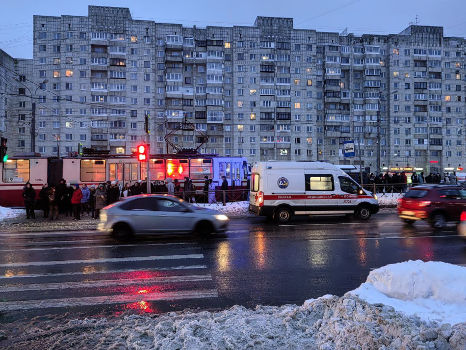 За сутки в Петербурге произошло свыше 350 ДТП